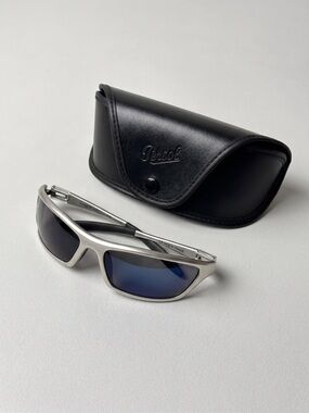 Vintage The North Face Lounge NF 0128 Silver Wraparound Sunglasses - Like New